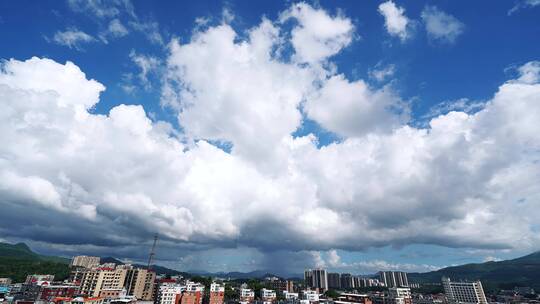 小镇天空云朵延时山蓝天白云夏天小清新乡村