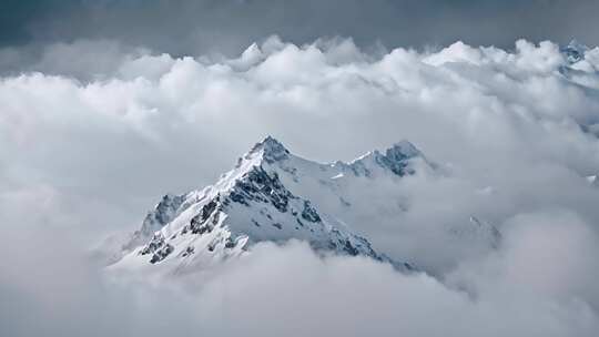 雪山高原山峰云雾