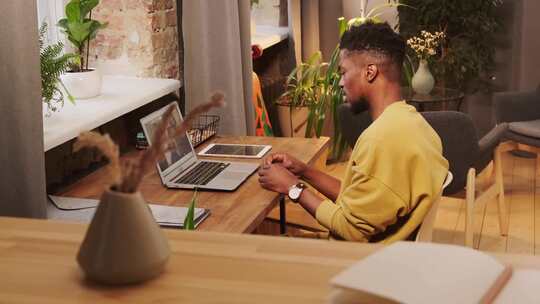 视频会议中的勇者