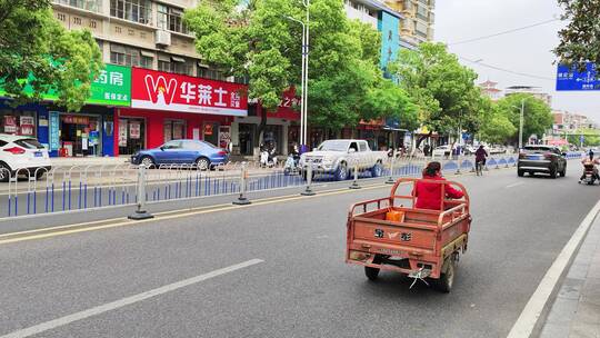 疫情影响城市道路行人车少