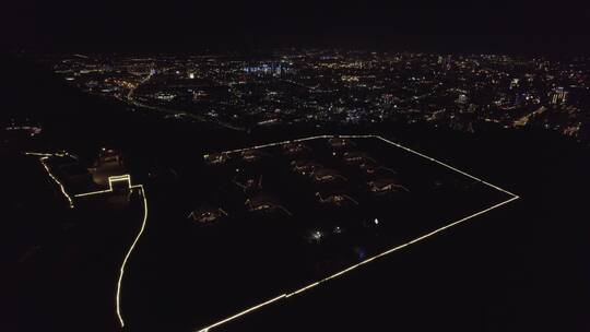 航拍露营基地下的城市夜景