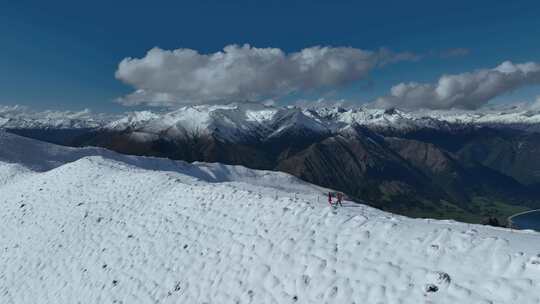 新西兰瓦纳卡湖草原湖泊雪山徒步航拍