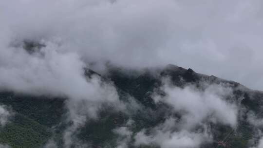 西藏山南雷热山云海