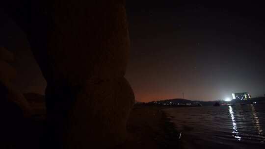 山东荣成礼村马兰湾海龙柱星空夜晚景观