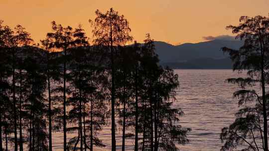 云南大理苍山洱海湖水日出