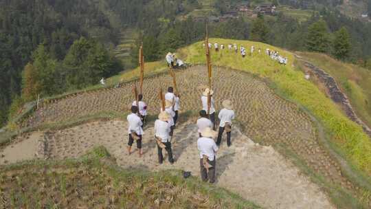 山林间的层层梯田风光