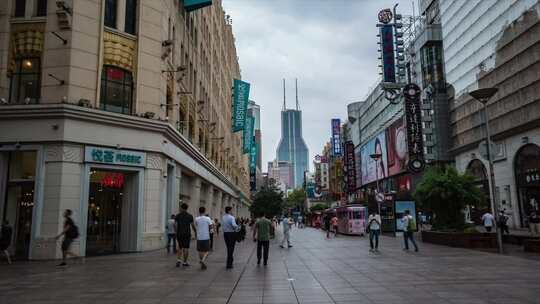 上海南京路步行街 上海南京路阴天街景视频素材模板下载