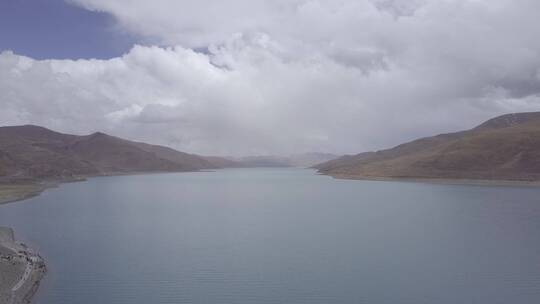 西藏三大圣湖之一羊卓雍措内陆湖羊湖航拍