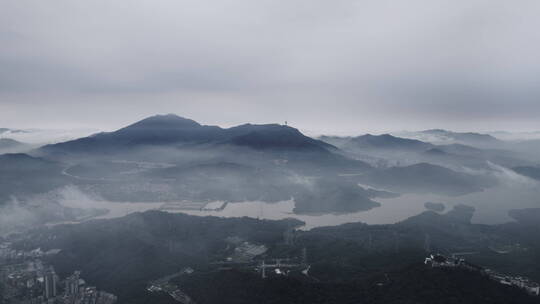 4k航拍深圳梧桐山水库雨后云海