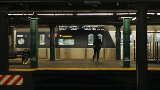纽约地铁站台