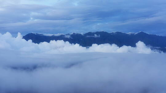 雨后云雾缭绕的高黎贡山山脉视频素材模板下载