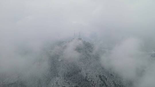 航拍 山间 森林 云雾 冬天 雪景