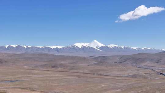 航拍青海高原雪山