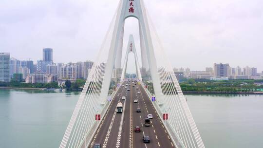 航拍海南海口海甸河地标世纪大桥桥面