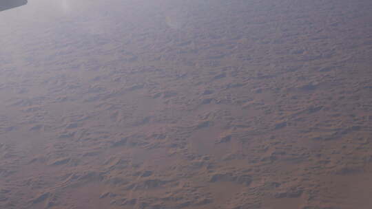 飞机上看沙漠