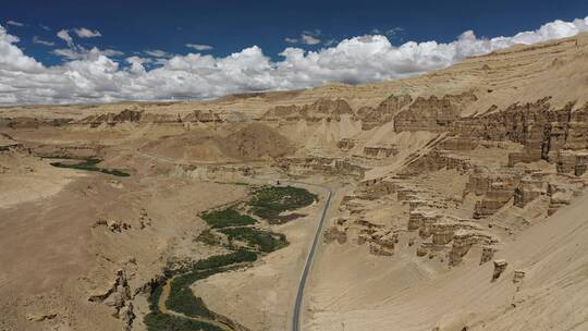 西藏阿里扎达土林公路自驾旅行自然风光