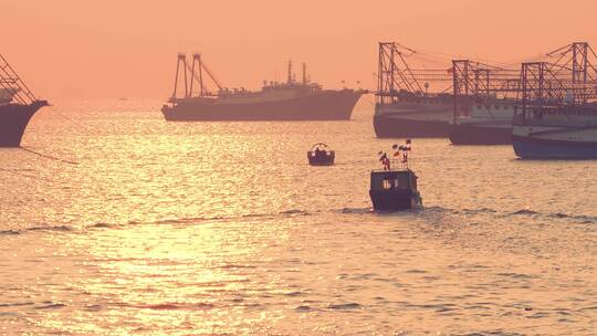 夕阳下海边海港货船停泊驳船广西北海视频素材模板下载