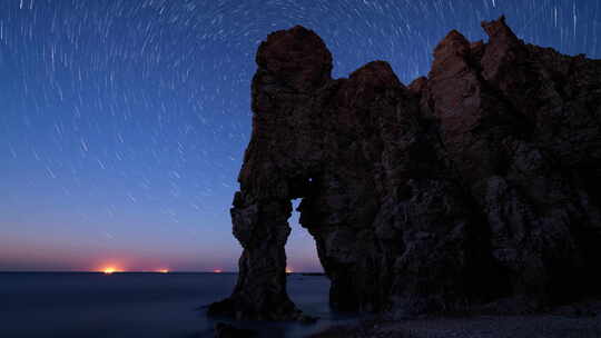 海边礁石星空星轨