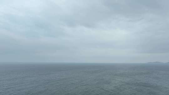 阴天大海航拍海面飞行海平面飞越大海下雨天