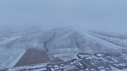 航拍风雪交加的山村