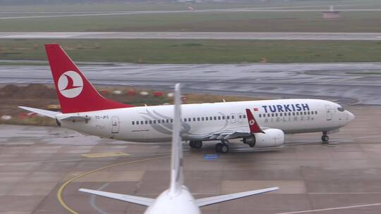 土耳其航空公司飞机滑行视频素材模板下载