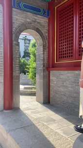 济南老城区府学文庙，红墙黛瓦建筑恢宏