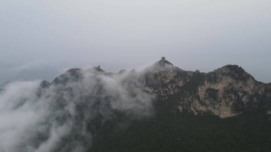 航拍雨后的北京密云司马台长城云海