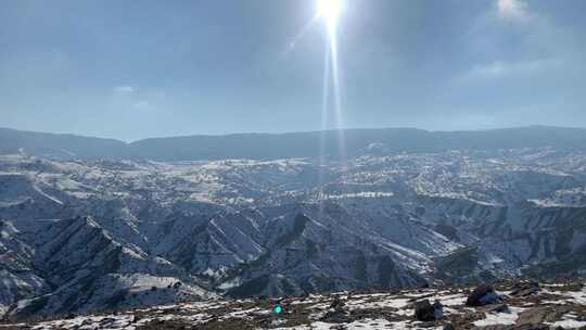 库尔德斯坦白雪覆盖的山脉