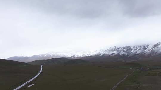 航拍青藏高原青海祁连山脉天境祁连雪山雪景