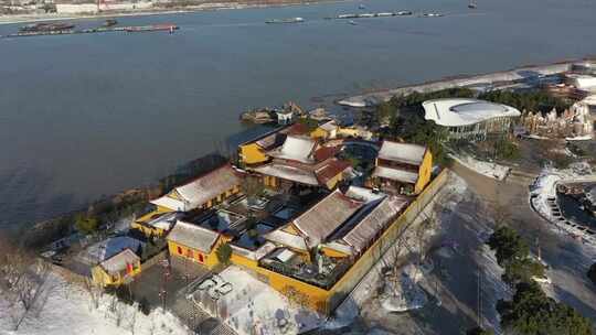 航拍扬州凤凰岛景区寺庙冬季雪景