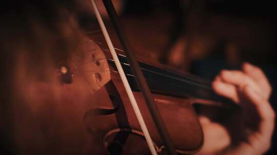 小提琴演奏手部特写素材