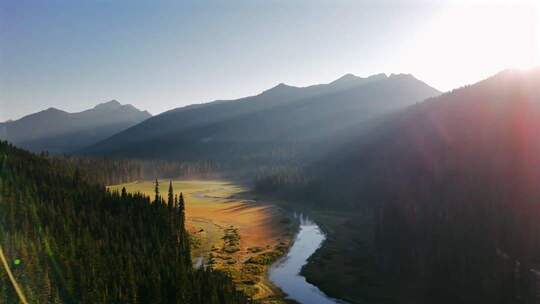 航拍森林河流高山山脉日出阳光唯美大自然