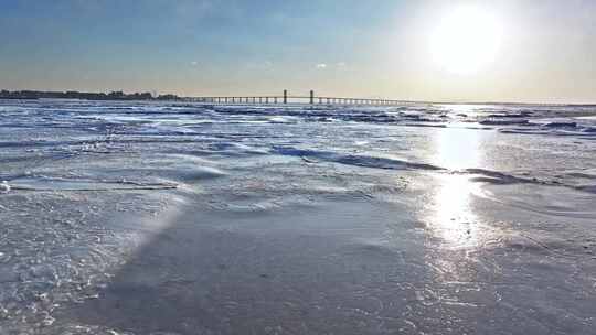 青岛胶州湾跨海大桥航拍结冰