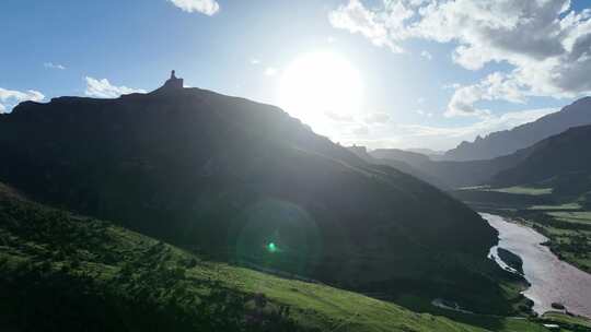 航拍青海高原旅游藏区小众山谷河流蜿蜒