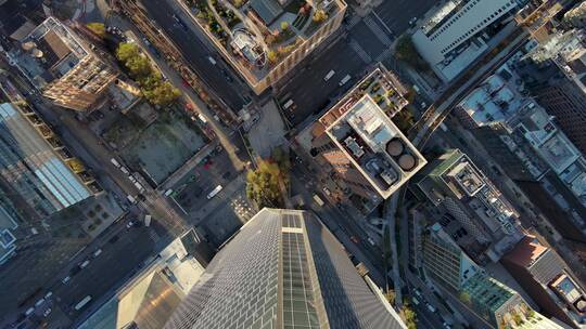 城市航拍无人机俯拍摩天大楼下车流行驶