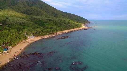 航拍海南三亚大小洞天灯塔椰林海浪礁石沙滩视频素材模板下载