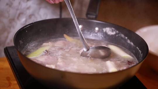 香料汆烫牛肉去血沫