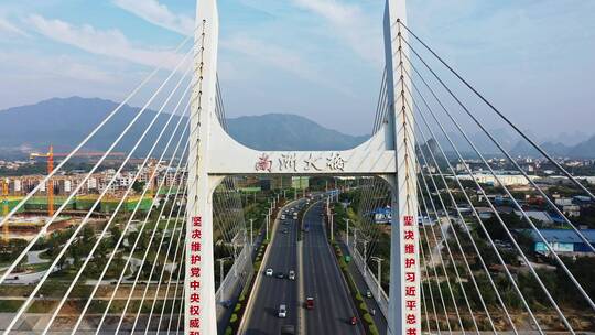 桂林南洲大桥近景后拉