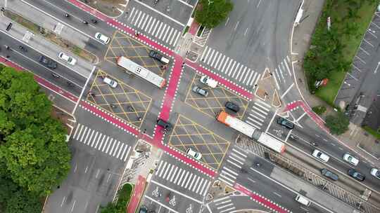 著名的十字路口：巴西圣保罗的雷布卡斯大道和巴西大道。