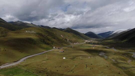 四川甘孜州贡嘎山玉龙西草原自然风光