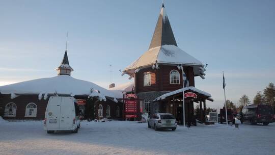 芬兰小镇的雪景风光