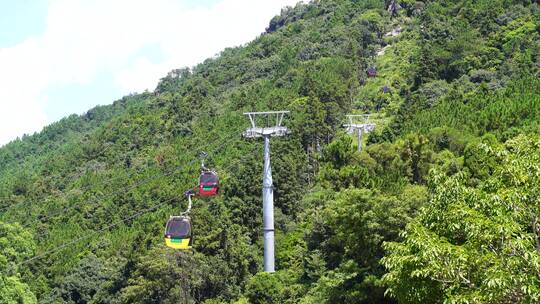 景区缆车索道观光缆车特写山上风景旅游景点