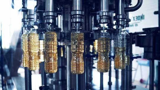 工厂自动化罐装橄榄油