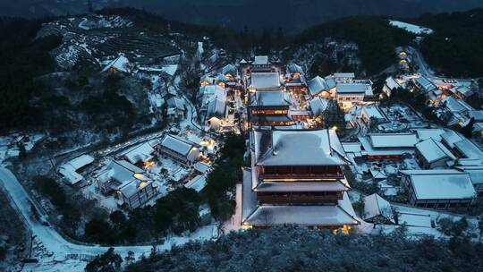 杭州径山寺雪天夜景