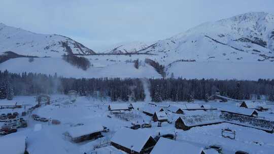 新疆禾木雪景-小屋炊烟