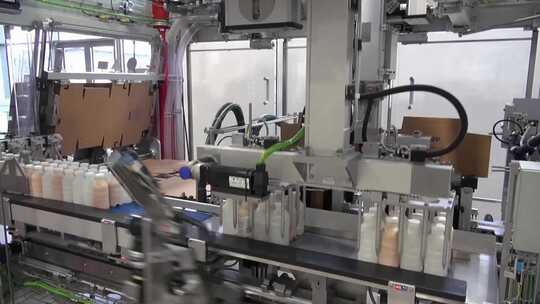 自动化食品饮料生产加工车间视频素材模板下载