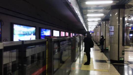 北京地铁进站视频素材模板下载