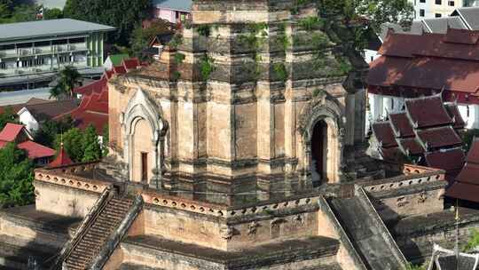 泰国清迈古城契迪龙寺航拍城市风光视频素材模板下载