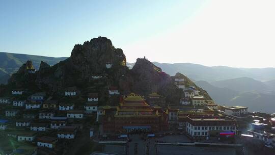 西藏丁青县孜珠寺雍仲苯教航拍孜珠神山视频素材模板下载