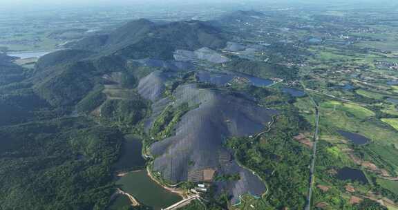 大山里安装光伏发电